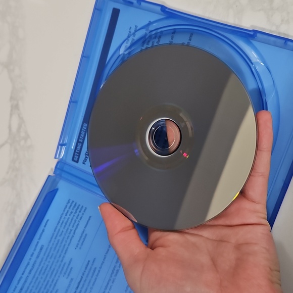 Call of Duty: Black Ops 4 for PS4 - Blue Case - Picture 3 of 4